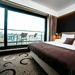 Q 4*