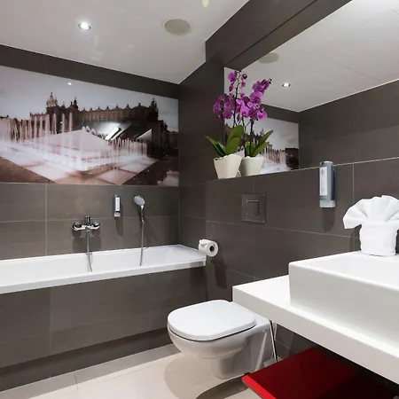 Hotell Q 4*